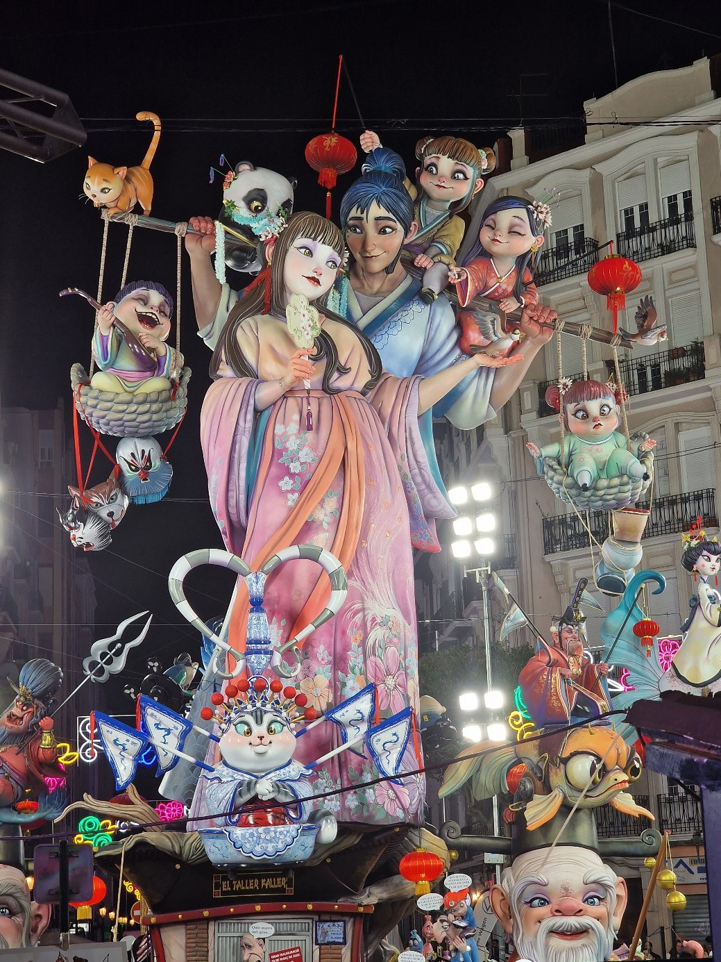 Ein Festwagen der Fallas 2023.